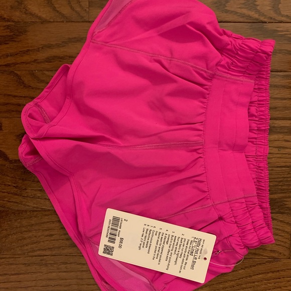 NWT Lululemon Hotty Hot Pow Pink 2.5” Shorts ✨ - Picture 4 of 4